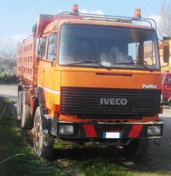 Vehiculos usados - Tippers Iveco 330.30